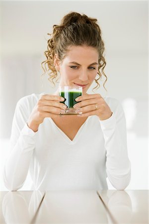Woman holding a glass of pea soup Stock Photo - Premium Royalty-Free, Code: 6108-05865457