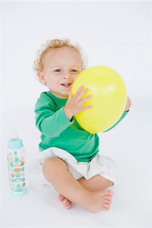 Baby boy holding a balloon Stock Photo - Premium Royalty-Free, Code: 6108-05865665