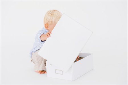 floor of a store - Baby boy opening a box Stock Photo - Premium Royalty-Free, Code: 6108-05865677