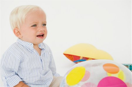 sad child toy - Close-up of a baby boy crying Stock Photo - Premium Royalty-Free, Code: 6108-05865692