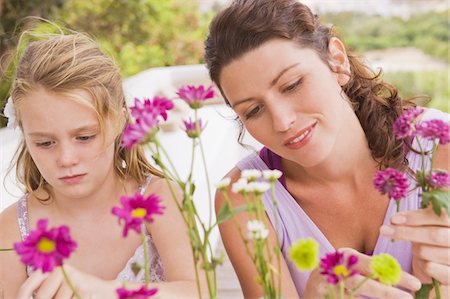 simsearch:6108-05865897,k - Woman with her daughter arranging flowers Stock Photo - Premium Royalty-Free, Code: 6108-05865877