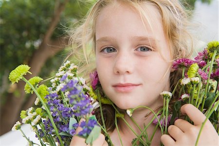 Portrait of a girl holding flowers Stock Photo - Premium Royalty-Free, Code: 6108-05865940