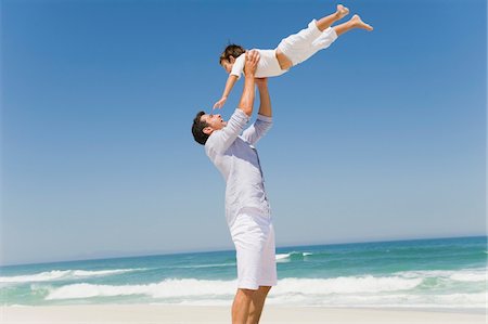 simsearch:6108-06907274,k - Man playing with his son on the beach Foto de stock - Sin royalties Premium, Código: 6108-05865972