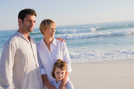 simsearch:877-06832488,k - Family standing on the beach Stock Photo - Premium Royalty-Free, Code: 6108-05866010