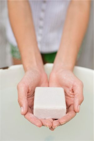 Woman washing hands with a soap Foto de stock - Sin royalties Premium, Código: 6108-05866146