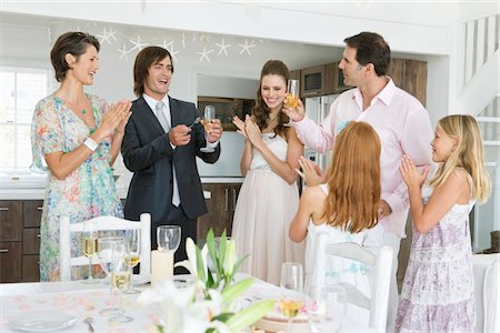 simsearch:6108-06166043,k - Newlywed couple enjoying with guests in a party Foto de stock - Royalty Free Premium, Número: 6108-05866288