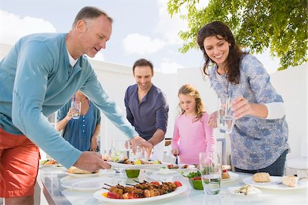 simsearch:6108-05866290,k - Family having breakfast at the dining table Stock Photo - Premium Royalty-Free, Code: 6108-05866353