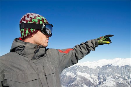 simsearch:6108-05866871,k - Porträt des jungen Mannes in Ski Verschleiß zeigen Stockbilder - Premium RF Lizenzfrei, Bildnummer: 6108-05866847