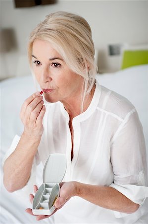 pillbox - Woman taking a capsule Stock Photo - Premium Royalty-Free, Code: 6108-05867296