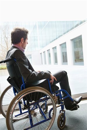 disability office - Disabled businessman sitting in a wheelchair Foto de stock - Sin royalties Premium, Código: 6108-05868787