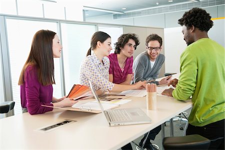 simsearch:6108-05868100,k - Business executives discussing in an office Stock Photo - Premium Royalty-Free, Code: 6108-05868700