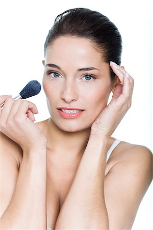 polvo facial - Young woman applying blush Foto de stock - Sin royalties Premium, Código: 6108-05869079