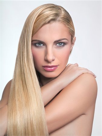 Portrait de jeune femme blonde Photographie de stock - Premium Libres de Droits, Code: 6108-05869280