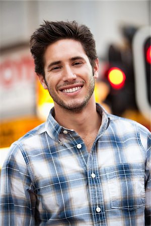 simsearch:6108-05872148,k - Close-up of a handsome man smiling Foto de stock - Sin royalties Premium, Código: 6108-05869575