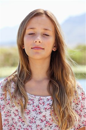 Close-up of a girl thinking Foto de stock - Sin royalties Premium, Código: 6108-05869501