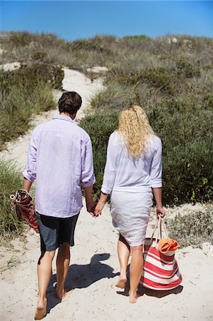 simsearch:6108-05869979,k - Rear view of a couple walking on the beach Stock Photo - Premium Royalty-Free, Code: 6108-05869960