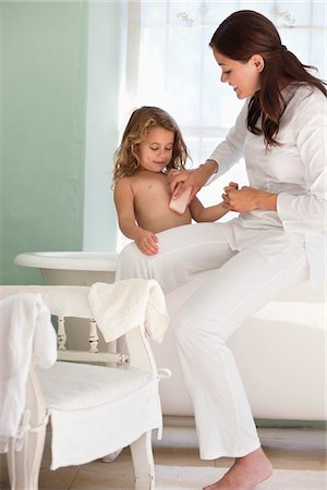 female and bathtub and caucasian - Woman giving a bath to her daughter Stock Photo - Premium Royalty-Free, Code: 6108-05870214