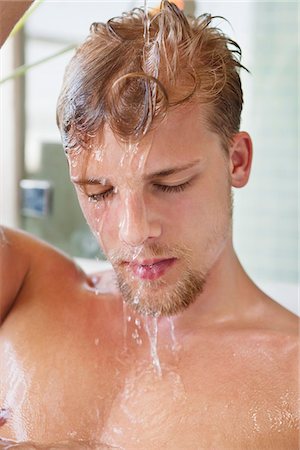 Close-up of a man taking bath Foto de stock - Sin royalties Premium, Código: 6108-05871066