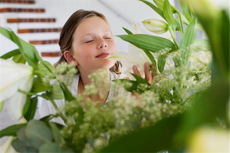 simsearch:6108-06167259,k - Cute girl smelling the fragrance of leaves Stock Photo - Premium Royalty-Free, Code: 6108-05871099