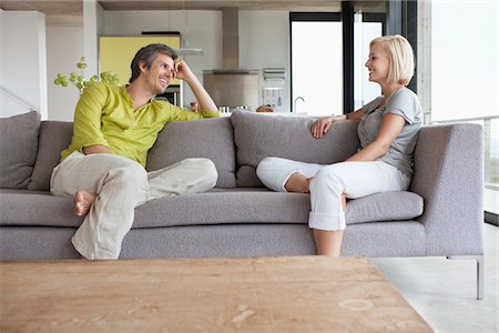 Couple having conversation in living room Stock Photo - Premium Royalty-Free, Code: 6108-05871232