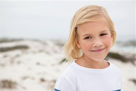 simsearch:6108-05871584,k - Close-up of a girl looking away Stock Photo - Premium Royalty-Free, Code: 6108-05871572