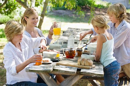 family tea - Family having food at front or back yard Stock Photo - Premium Royalty-Free, Code: 6108-05871652