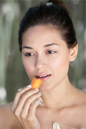 simsearch:6108-05872632,k - Young woman eating a carrot Stock Photo - Premium Royalty-Free, Code: 6108-05871744