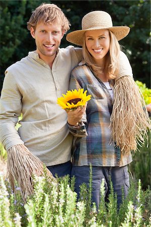 scarecrow farm - Portrait of a couple in scarecrow pose in a field Stock Photo - Premium Royalty-Free, Code: 6108-05871888