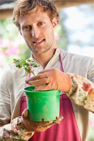simsearch:6108-05872602,k - Portrait of a man gardening and smiling Stock Photo - Premium Royalty-Free, Code: 6108-05872597