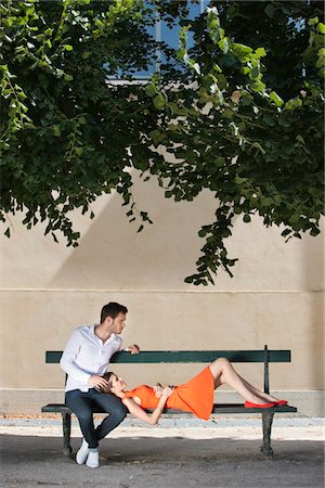 paris lovers bench - Couple on a bench in a garden, Terrasse De l'Orangerie, Jardin des Tuileries, Paris, Ile-de-France, France Stock Photo - Premium Royalty-Free, Code: 6108-05872954