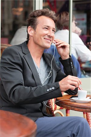 simsearch:6108-05873167,k - Man talking on a mobile phone in a restaurant, Paris, Ile-de-France, France Foto de stock - Sin royalties Premium, Código: 6108-05872903