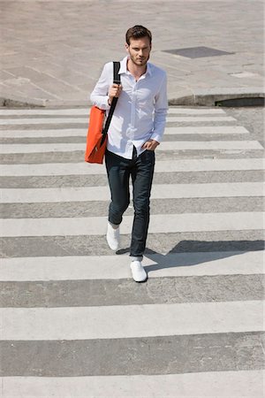 Mann zu Fuß auf den Zebrastreifen, Paris, France, Frankreich Stockbilder - Premium RF Lizenzfrei, Bildnummer: 6108-05872914