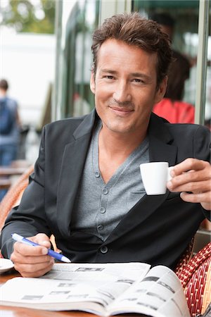 simsearch:6108-06166043,k - Man drinking coffee in a restaurant, Paris, Ile-de-France, France Foto de stock - Sin royalties Premium, Código: 6108-05872916