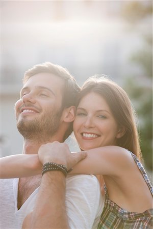 romantic young couple - Close-up of a couple romancing, Paris, Ile-de-France, France Foto de stock - Sin royalties Premium, Código: 6108-05872938