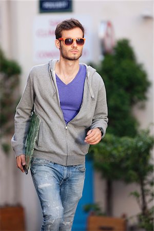 Man carrying a file, Paris, Ile-de-France, France Foto de stock - Sin royalties Premium, Código: 6108-05873015