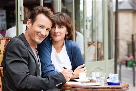 simsearch:6108-05873196,k - Couple sitting in a restaurant, Paris, Ile-de-France, France Foto de stock - Royalty Free Premium, Número: 6108-05873156