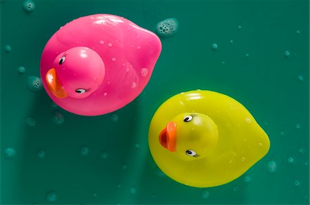 plastic toys - 2 rubber ducks, close-up Stock Photo - Premium Royalty-Free, Code: 6108-05873494