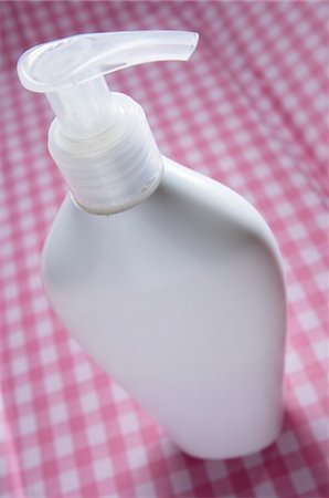 remove - Soap dispenser, close-up Foto de stock - Sin royalties Premium, Código: 6108-05873503