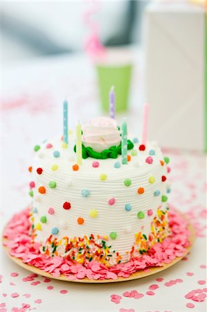 picture of a birthday cake with candles - Close-up of a birthday cake with candles Stock Photo - Premium Royalty-Free, Code: 6108-05874068