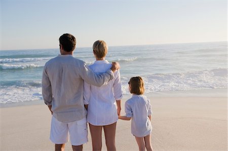 simsearch:6108-05865897,k - Family standing on the beach Stock Photo - Premium Royalty-Free, Code: 6108-05874162