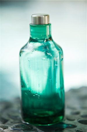 pebble - Close-up of an empty bottle of aromatherapy oil Stock Photo - Premium Royalty-Free, Code: 6108-05874116
