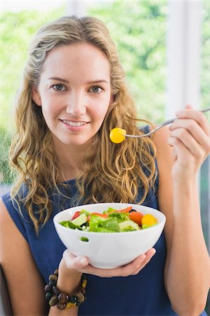 fruits salad in a container - Portrait of a woman eating fruit salad Stock Photo - Premium Royalty-Free, Code: 6108-05874137