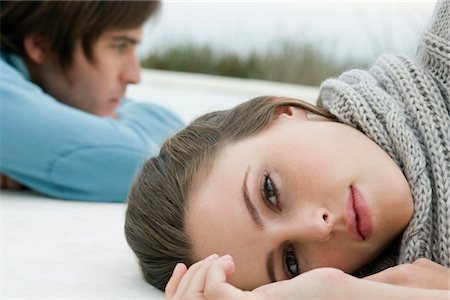 separado - Couple lying on the floor Foto de stock - Sin royalties Premium, Código: 6108-05874275