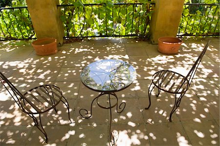 porch - Table and chairs in a veranda Stock Photo - Premium Royalty-Free, Code: 6108-05874962