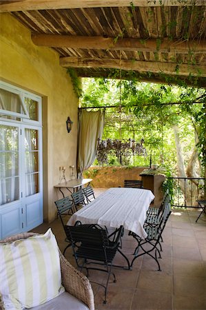 porch - Table and chairs in a veranda Stock Photo - Premium Royalty-Free, Code: 6108-05875085