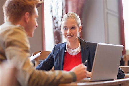 restaurant work teenager - Couple assis dans un restaurant Photographie de stock - Premium Libres de Droits, Code: 6108-06166028