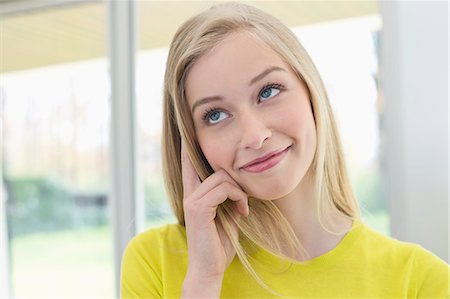 expressive portrait looking away - Close-up of a woman smiling Stock Photo - Premium Royalty-Free, Code: 6108-06166534