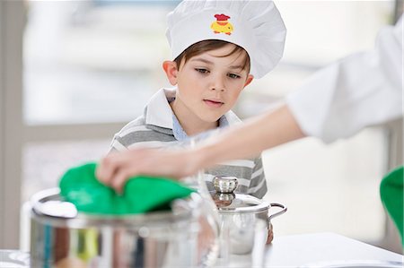 family on dining table photography - Boy helping his mother at dining table Stock Photo - Premium Royalty-Free, Code: 6108-06166737