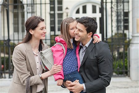 Girl kissing her father Foto de stock - Sin royalties Premium, Código: 6108-06166806