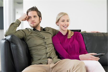 simsearch:6108-06166991,k - Couple watching television Stock Photo - Premium Royalty-Free, Code: 6108-06166954